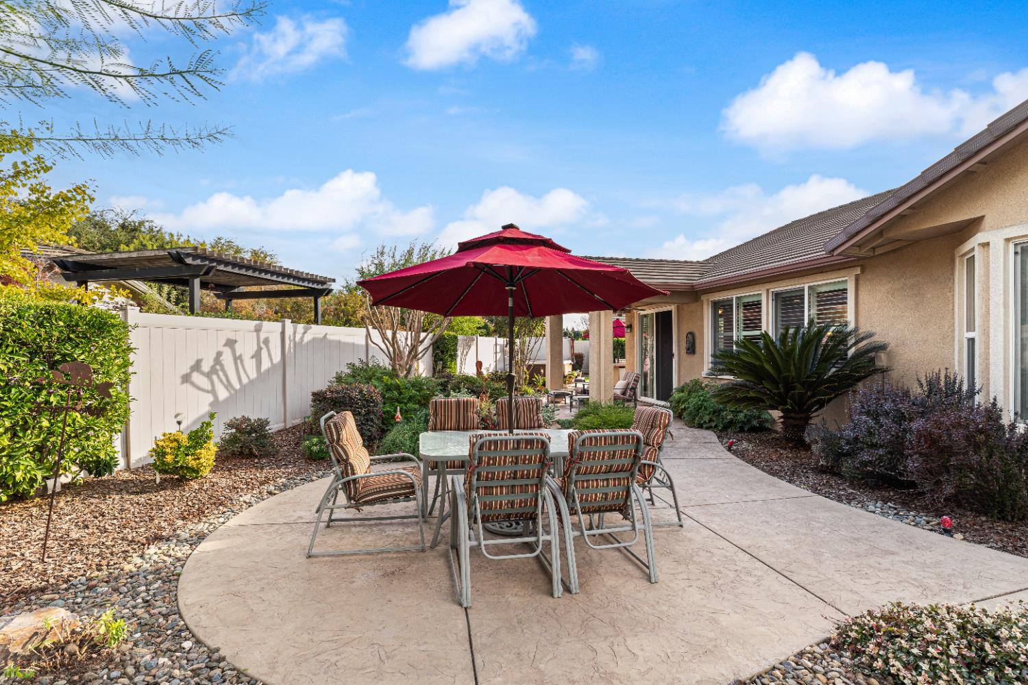 2494 Redbud Way, Manteca, CA 95336