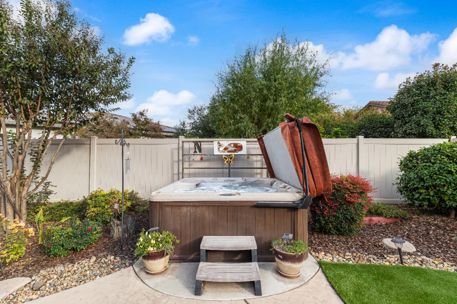 2494 Redbud Way, Manteca, CA 95336