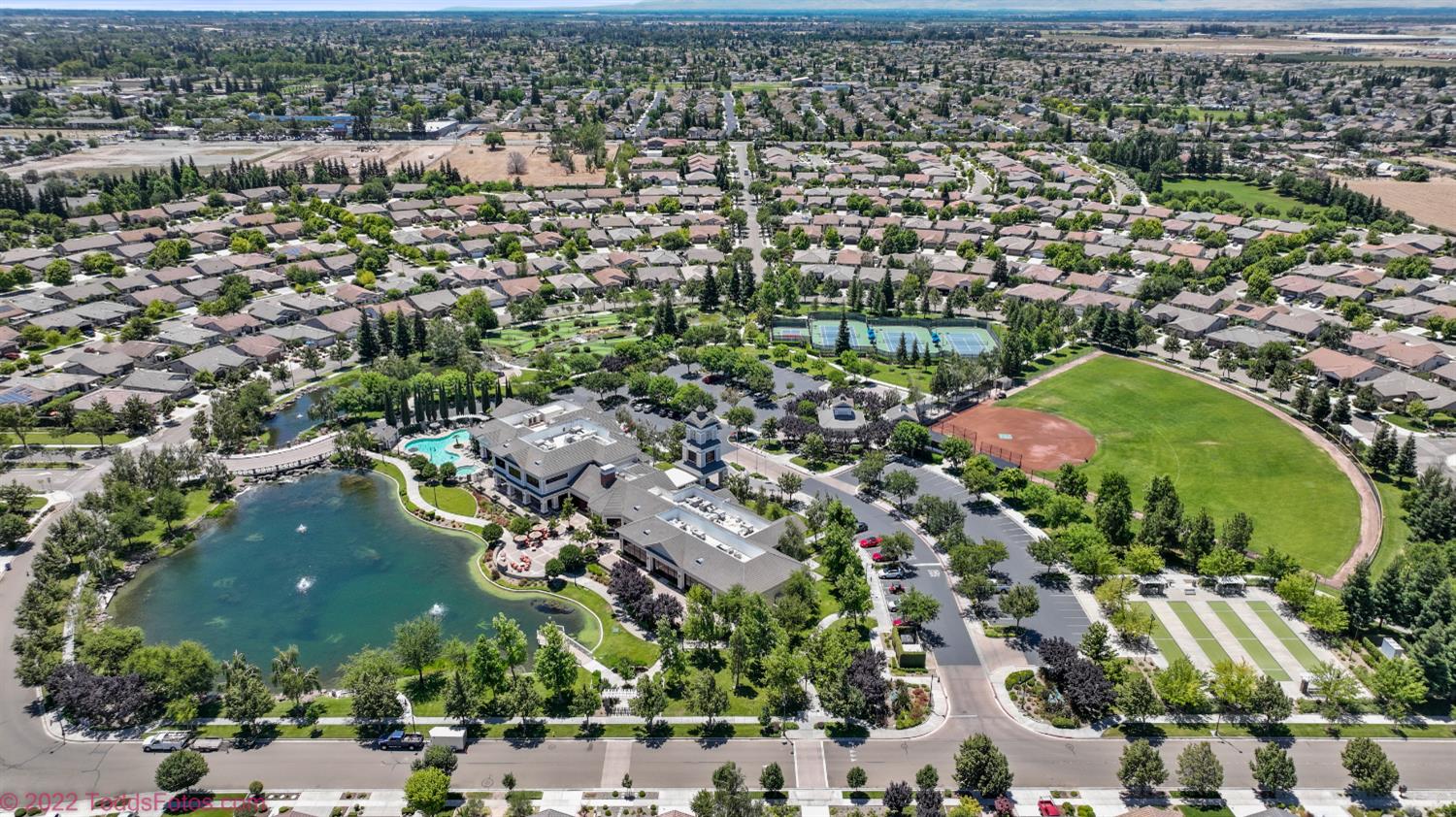 2494 Redbud Way, Manteca, CA 95336