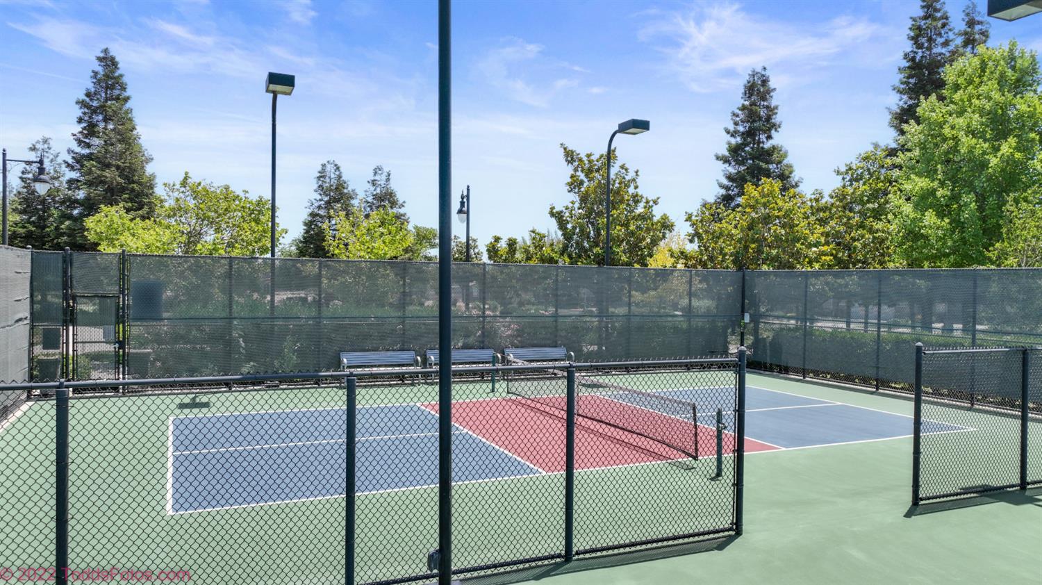 2494 Redbud Way, Manteca, CA 95336