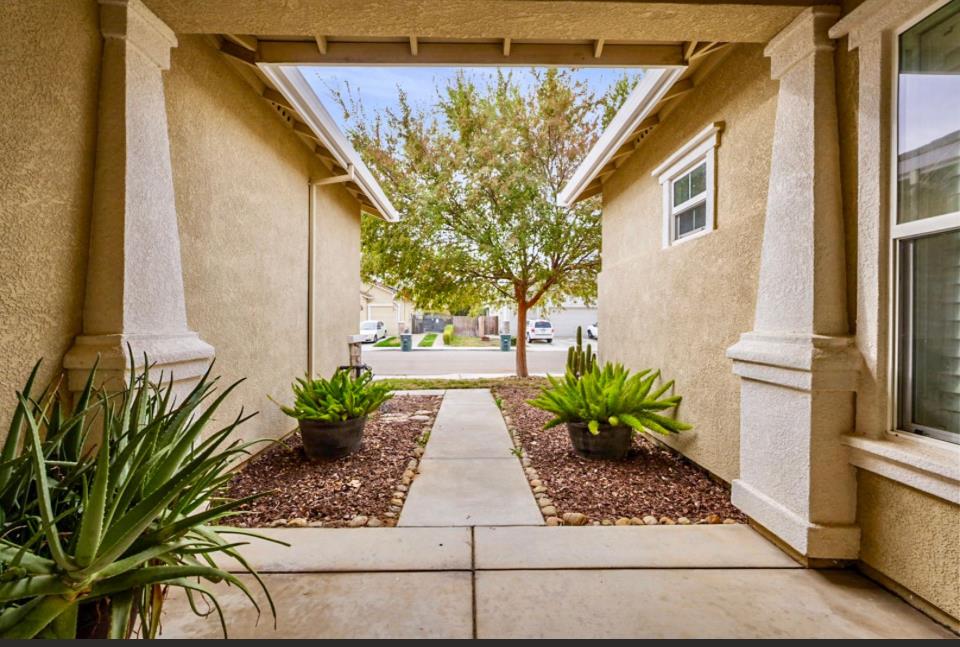 317 Northampton Way, Newman, CA 95360