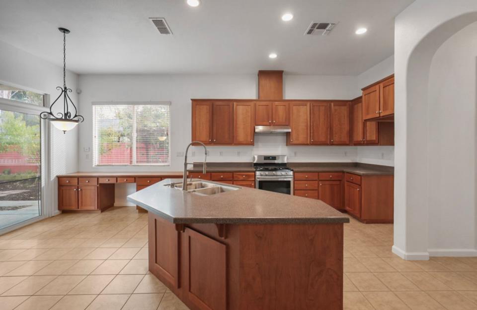 317 Northampton Way, Newman, CA 95360