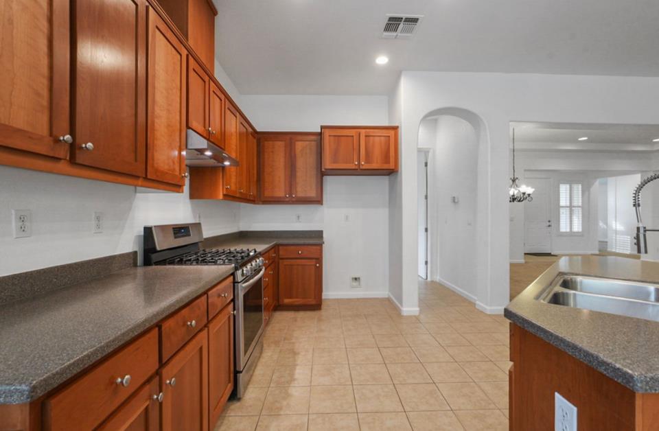 317 Northampton Way, Newman, CA 95360