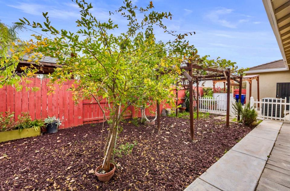 317 Northampton Way, Newman, CA 95360