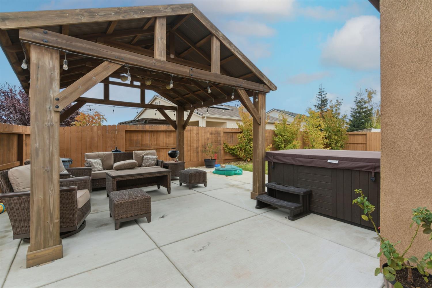 2532 Branden Pl, Manteca, CA 95337