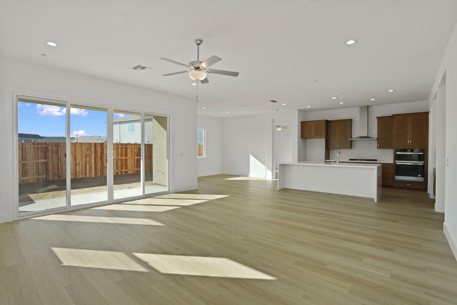 2299 Paramount Ln, Manteca, CA 95337