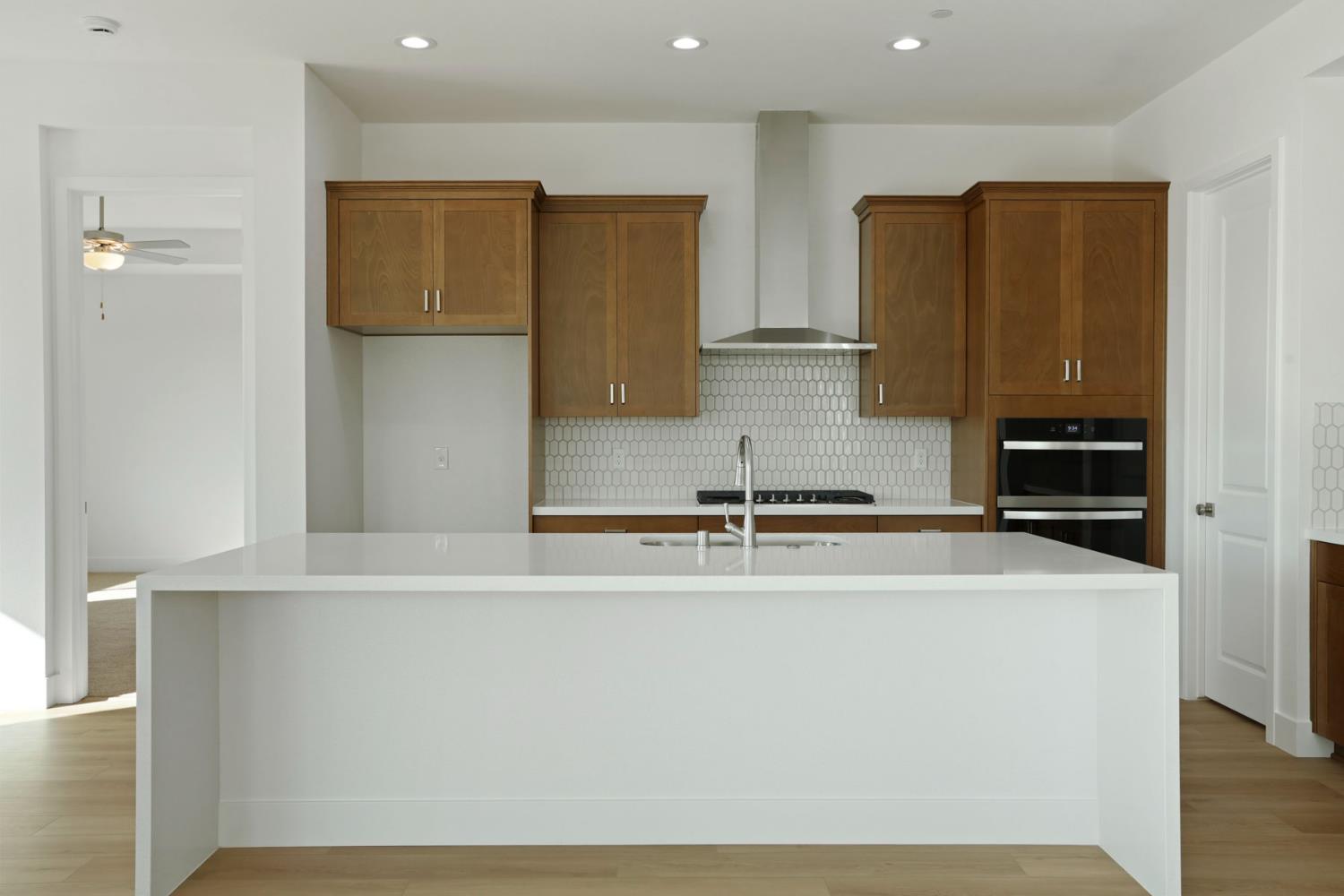 2299 Paramount Ln, Manteca, CA 95337