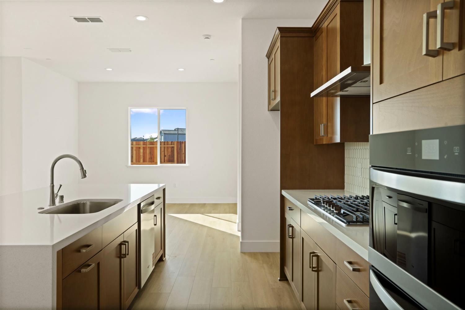 2299 Paramount Ln, Manteca, CA 95337