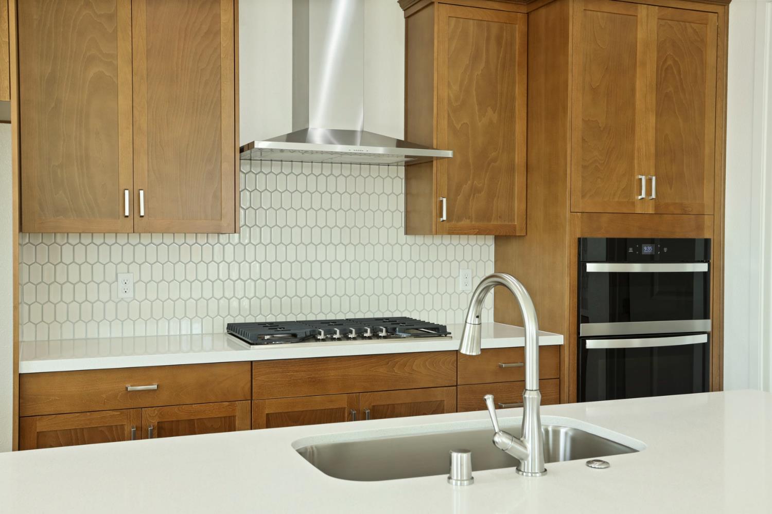 2299 Paramount Ln, Manteca, CA 95337