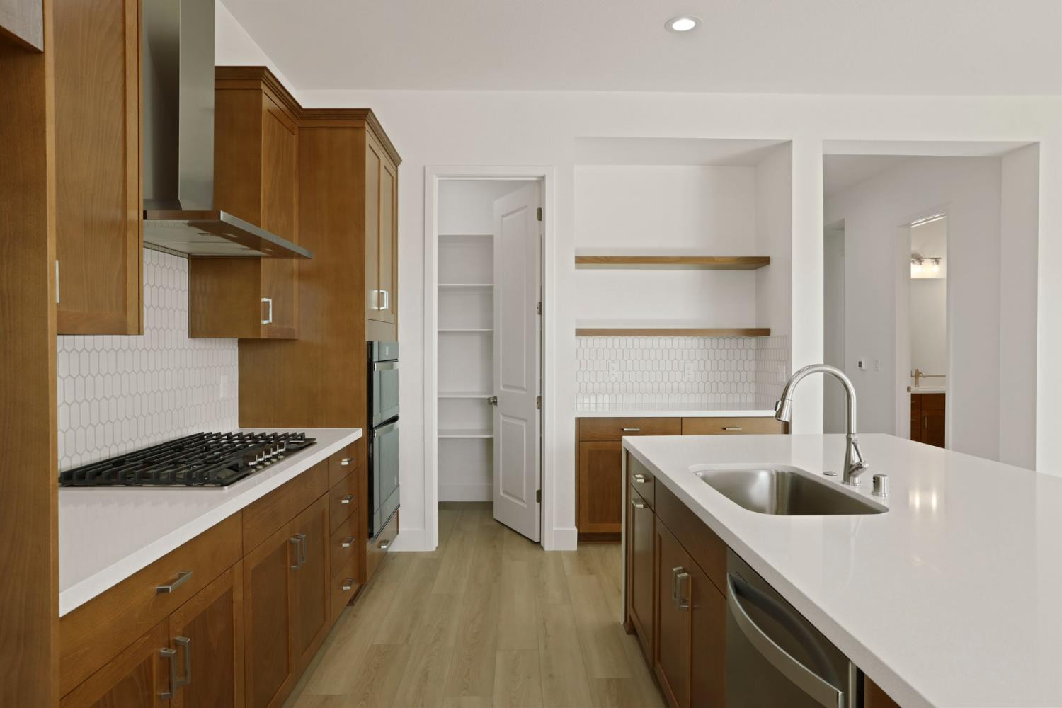 2299 Paramount Ln, Manteca, CA 95337