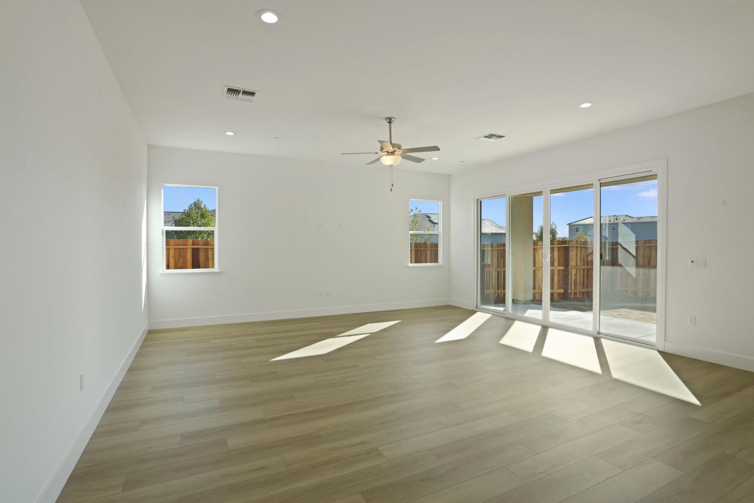 2299 Paramount Ln, Manteca, CA 95337