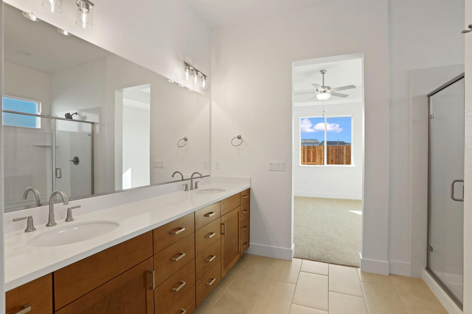 2299 Paramount Ln, Manteca, CA 95337