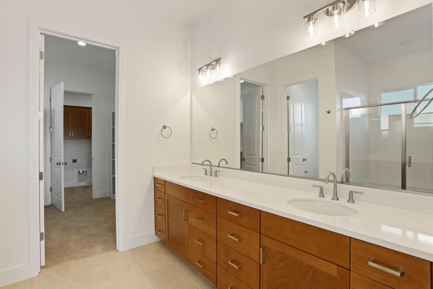 2299 Paramount Ln, Manteca, CA 95337