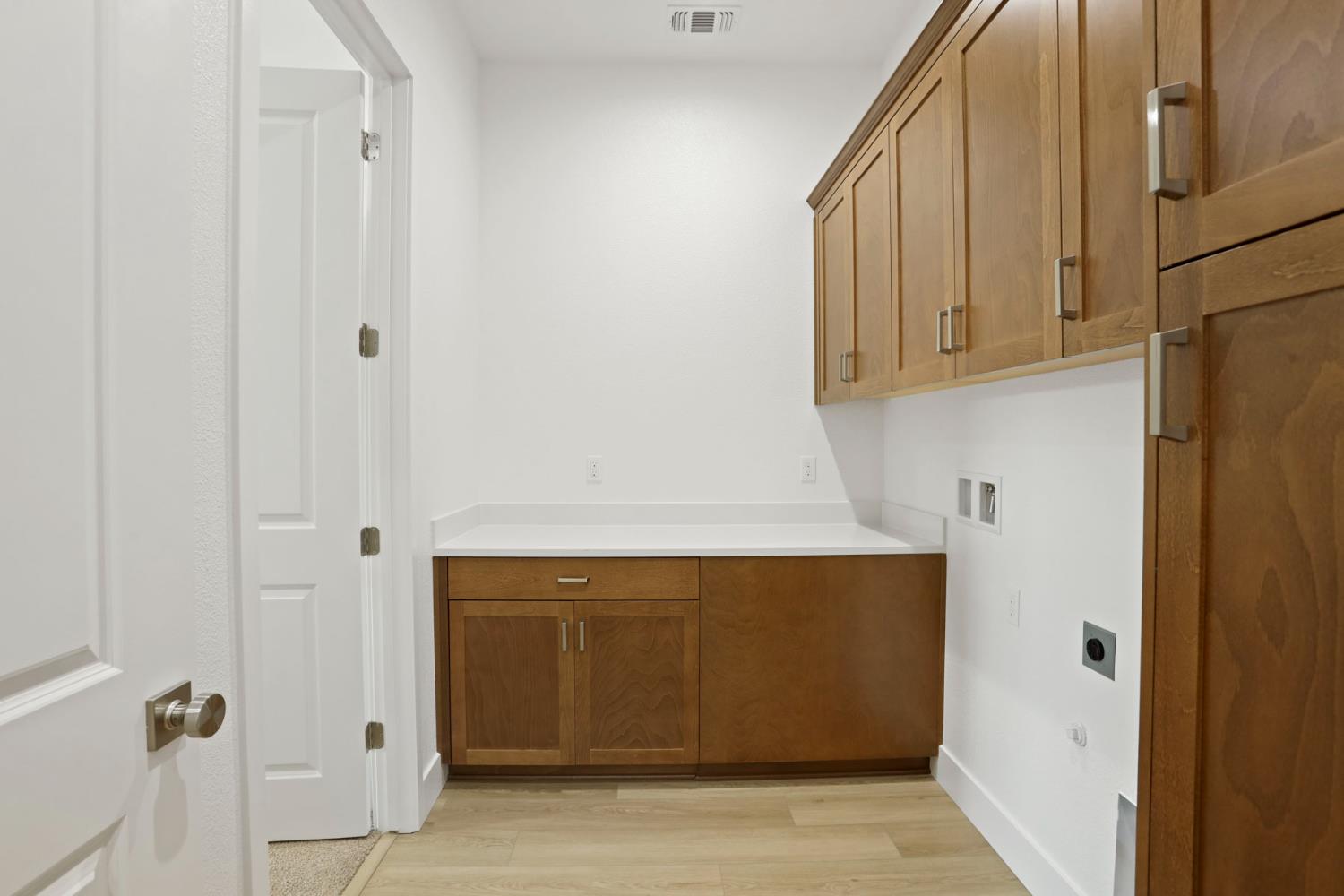 2299 Paramount Ln, Manteca, CA 95337