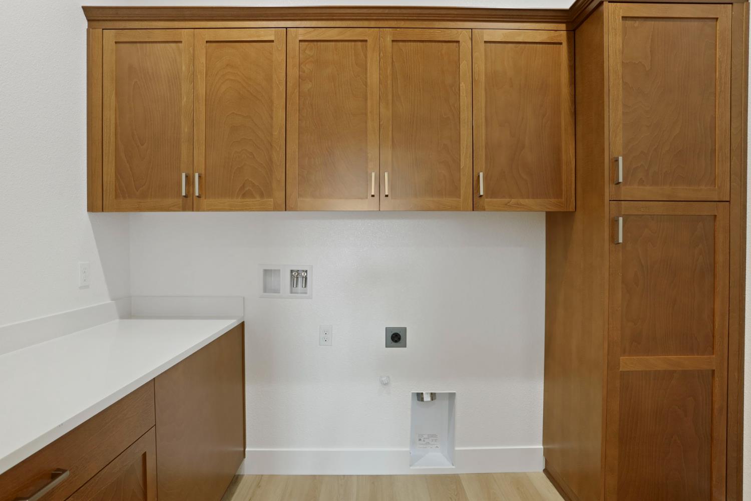 2299 Paramount Ln, Manteca, CA 95337