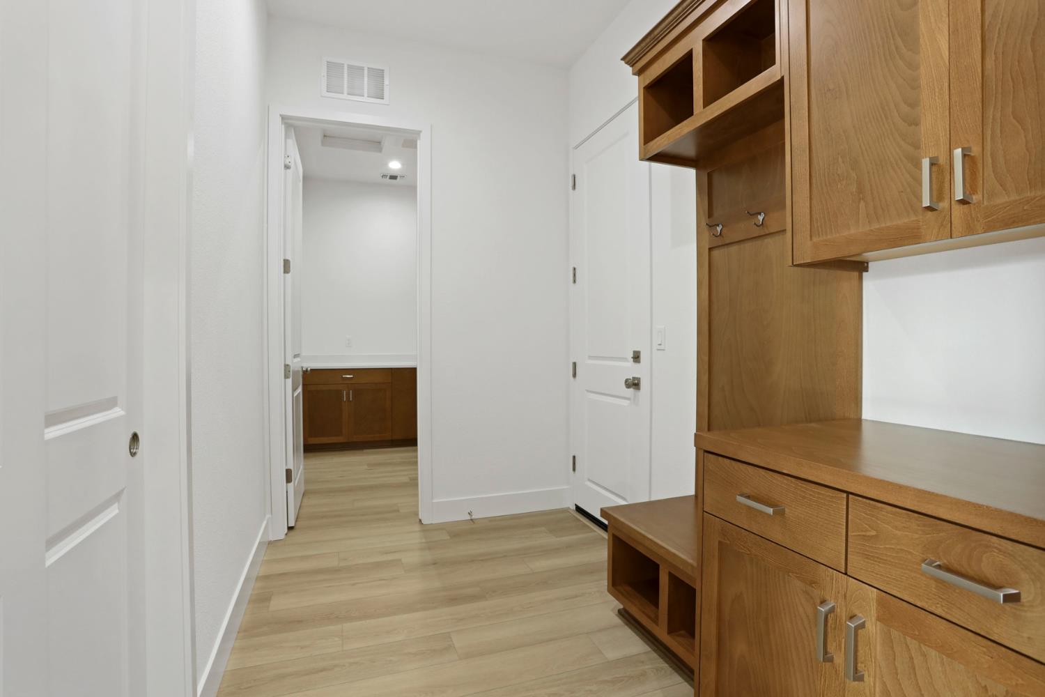 2299 Paramount Ln, Manteca, CA 95337