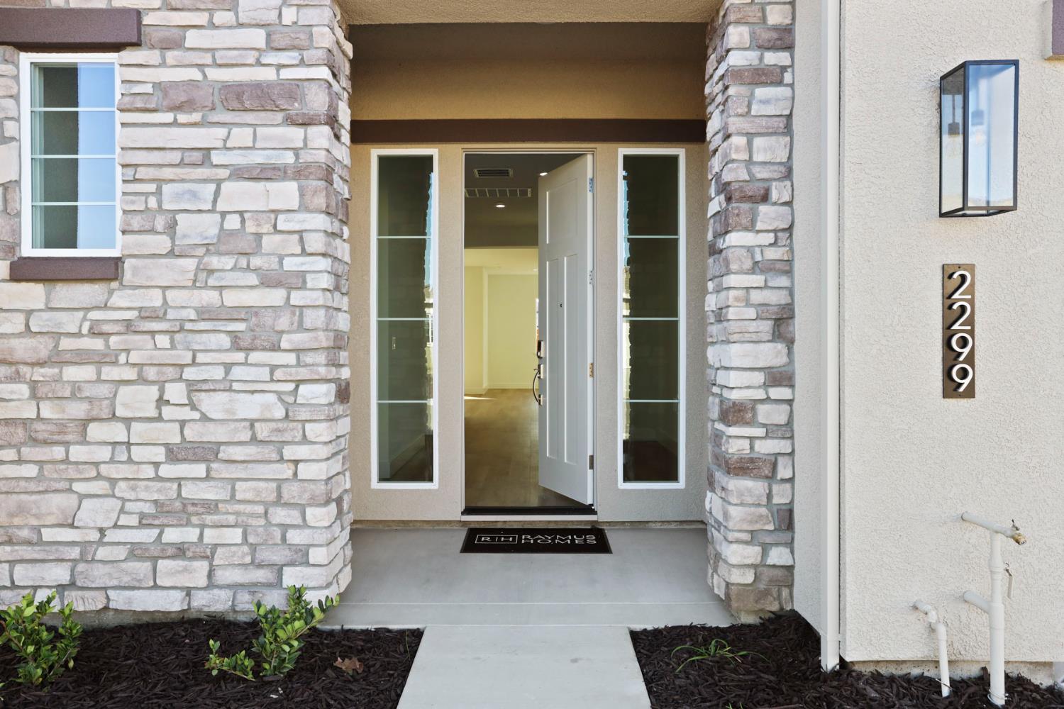 2299 Paramount Ln, Manteca, CA 95337