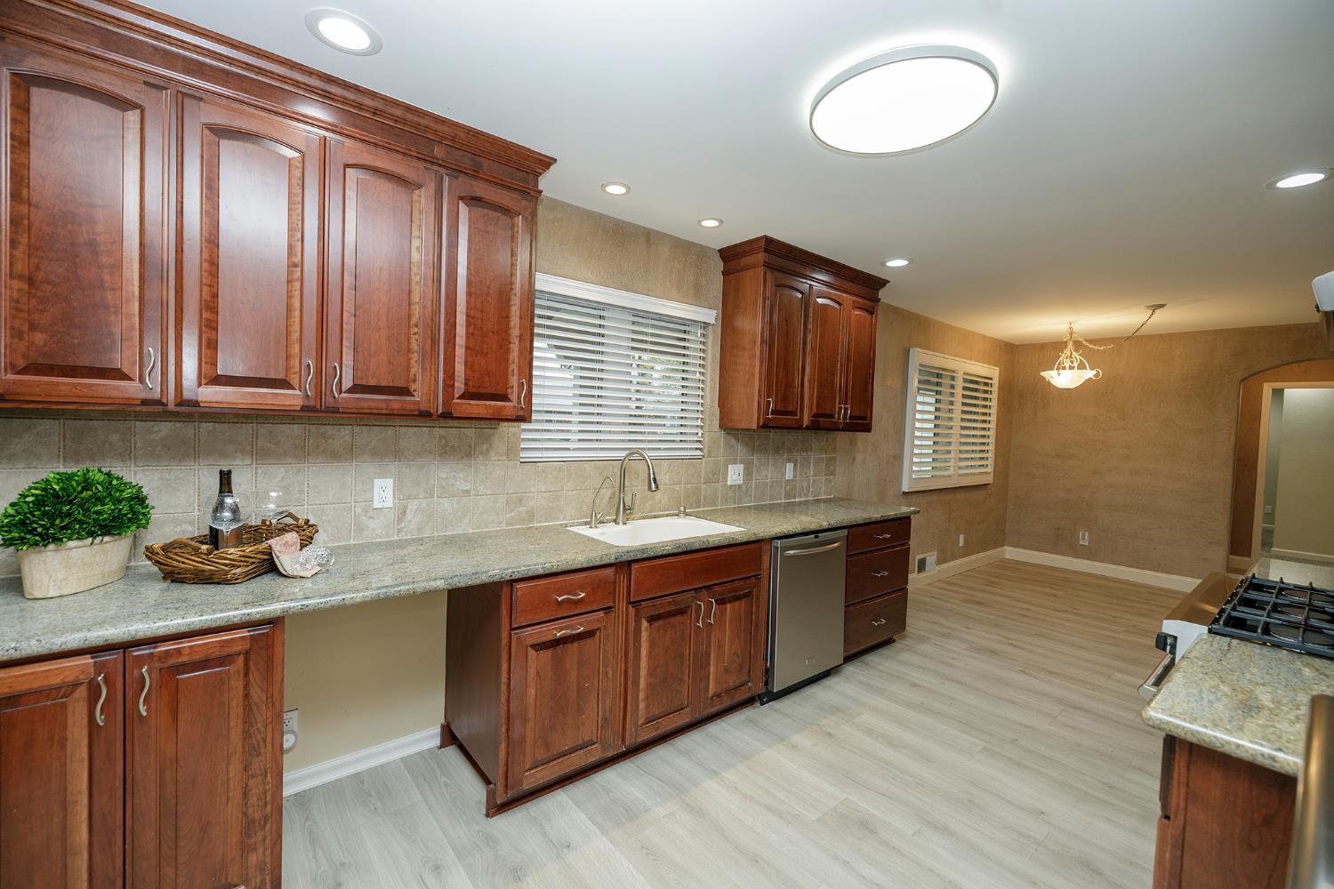 2410 Sherwood Ave, Modesto, CA 95350