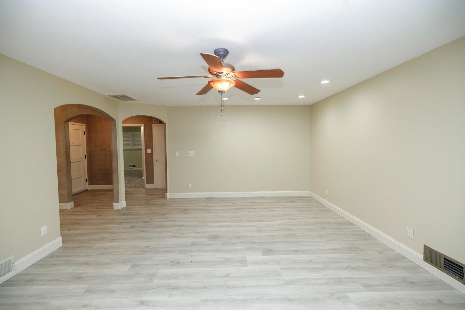 2410 Sherwood Ave, Modesto, CA 95350