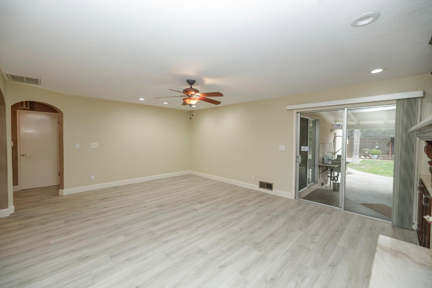 2410 Sherwood Ave, Modesto, CA 95350