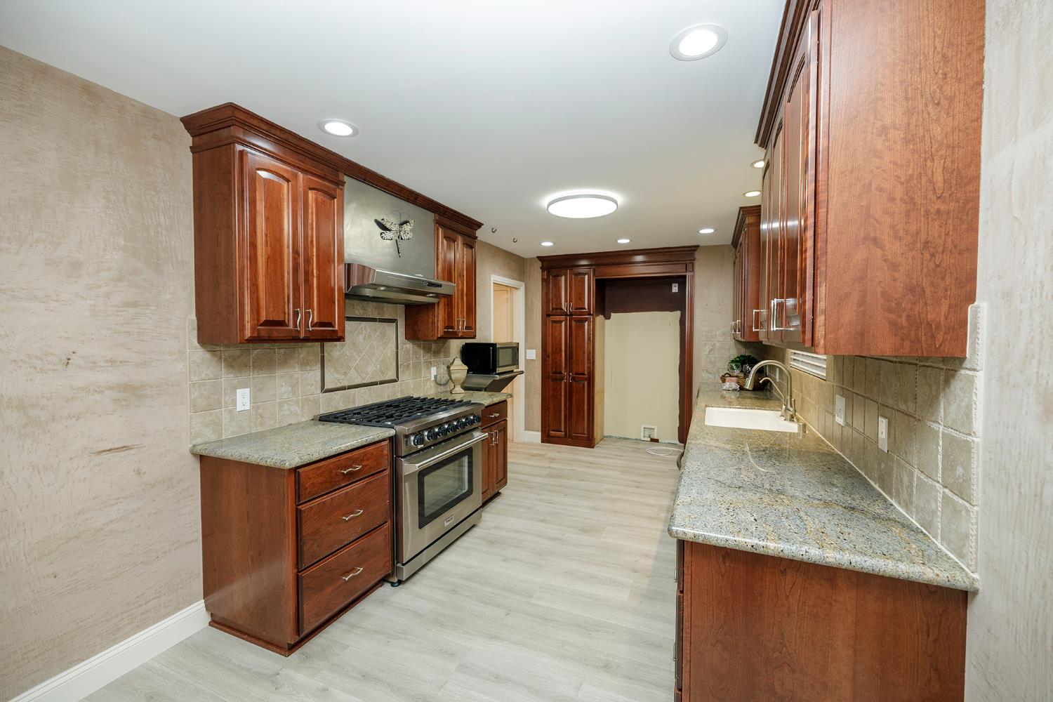 2410 Sherwood Ave, Modesto, CA 95350