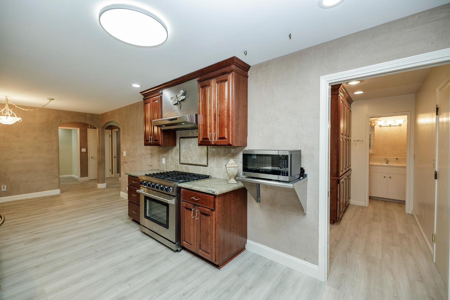 2410 Sherwood Ave, Modesto, CA 95350