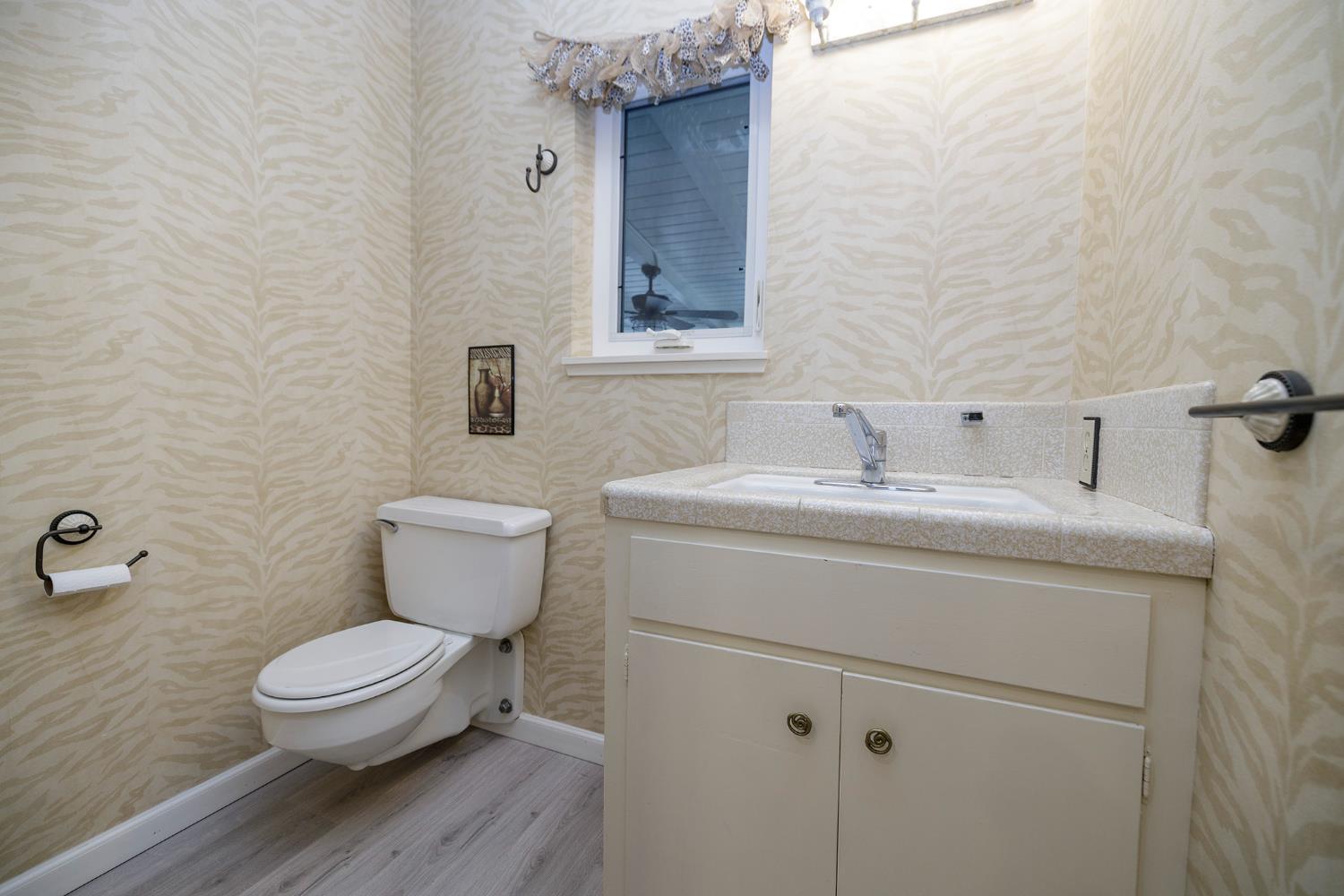 2410 Sherwood Ave, Modesto, CA 95350