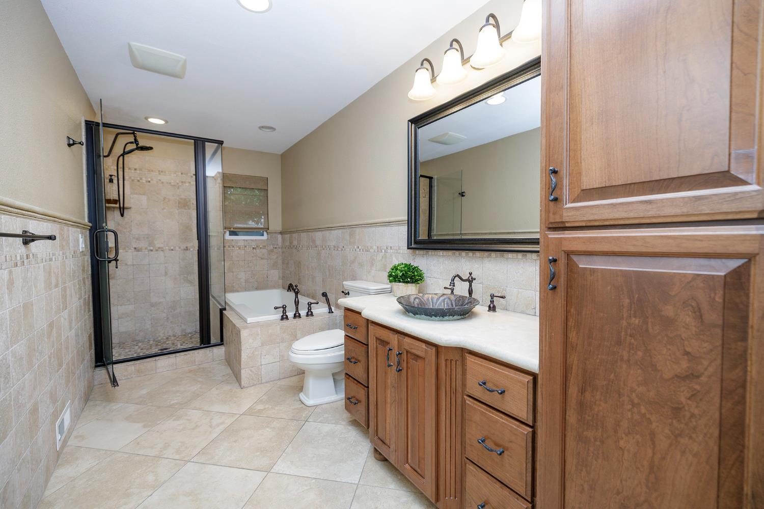 2410 Sherwood Ave, Modesto, CA 95350