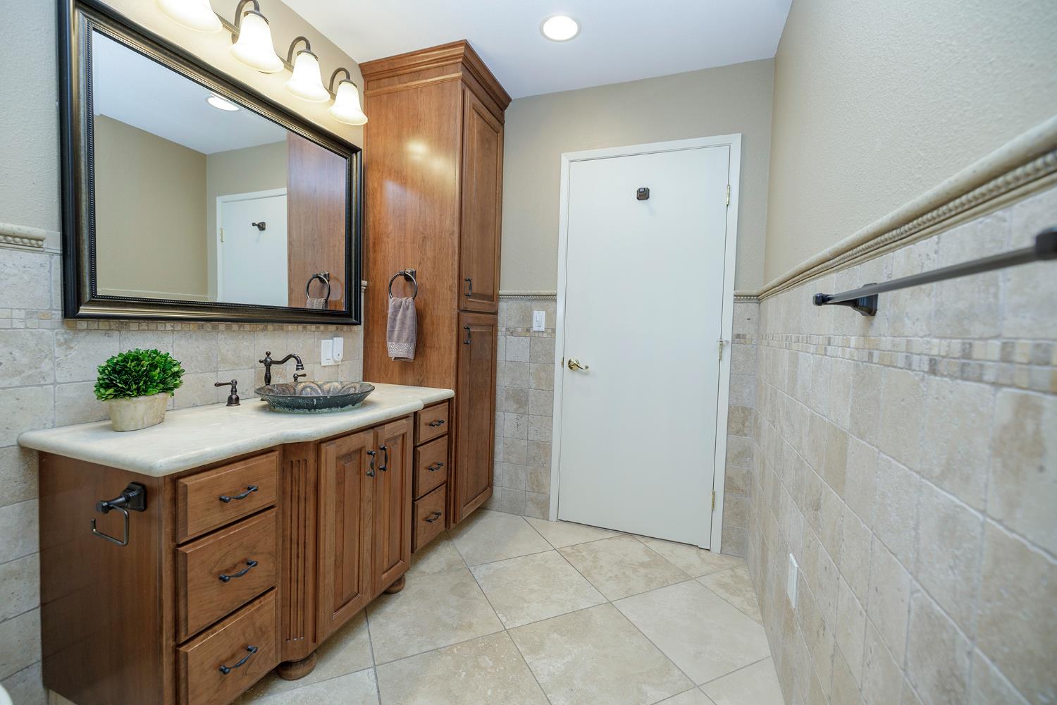 2410 Sherwood Ave, Modesto, CA 95350