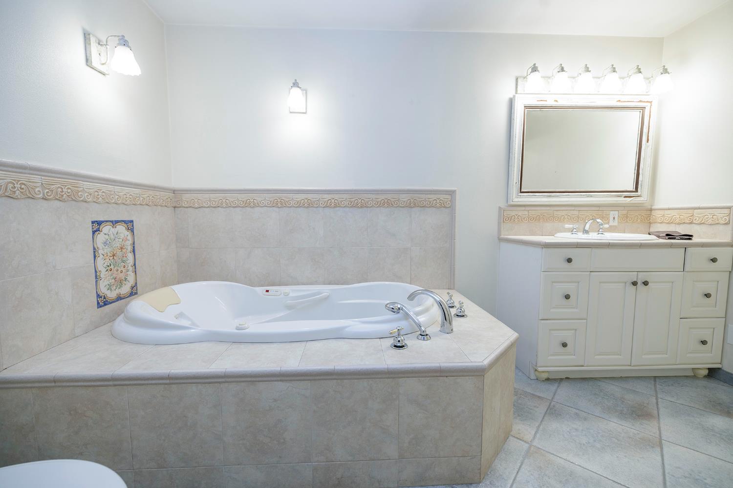 2410 Sherwood Ave, Modesto, CA 95350