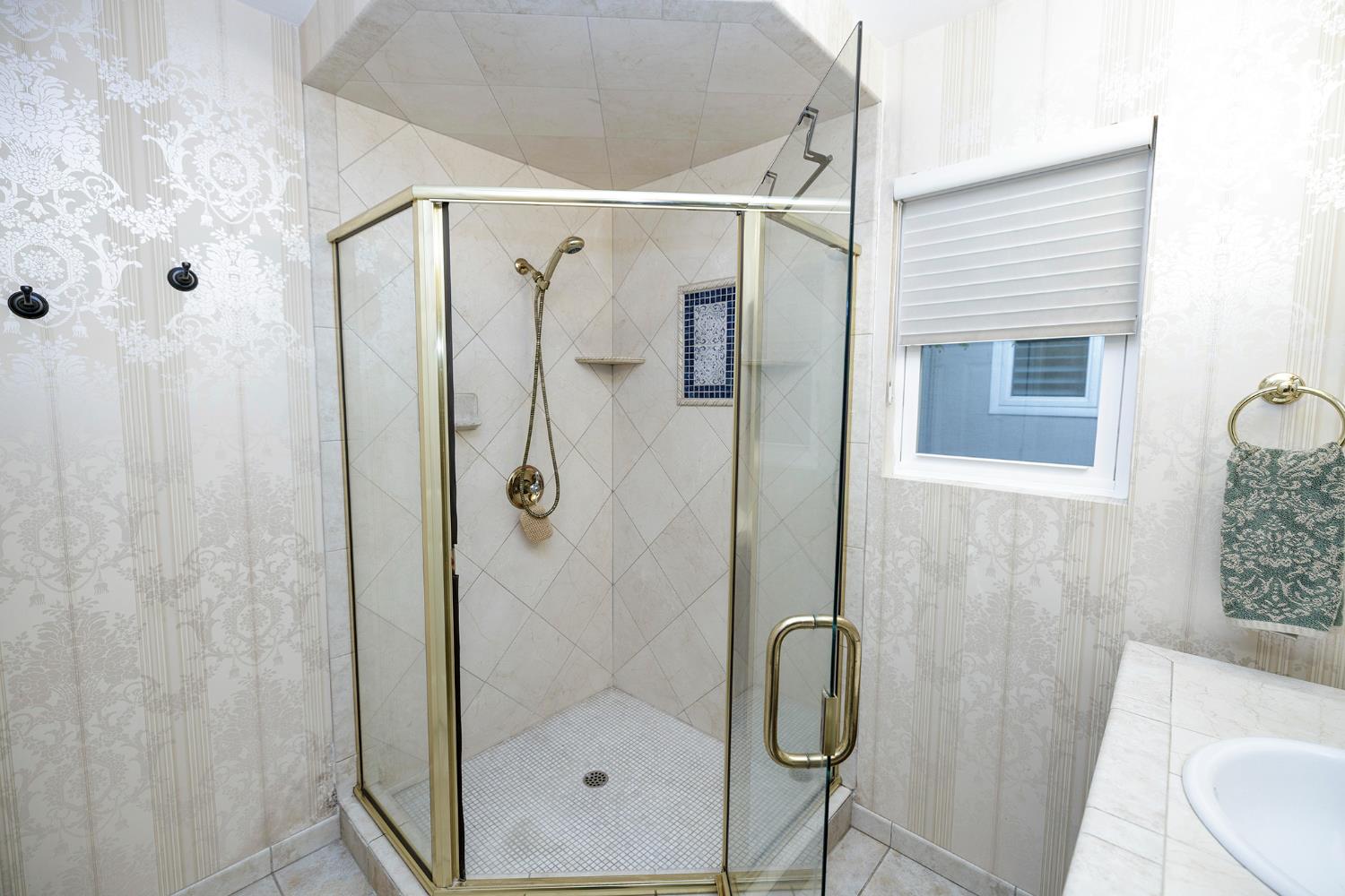 2410 Sherwood Ave, Modesto, CA 95350