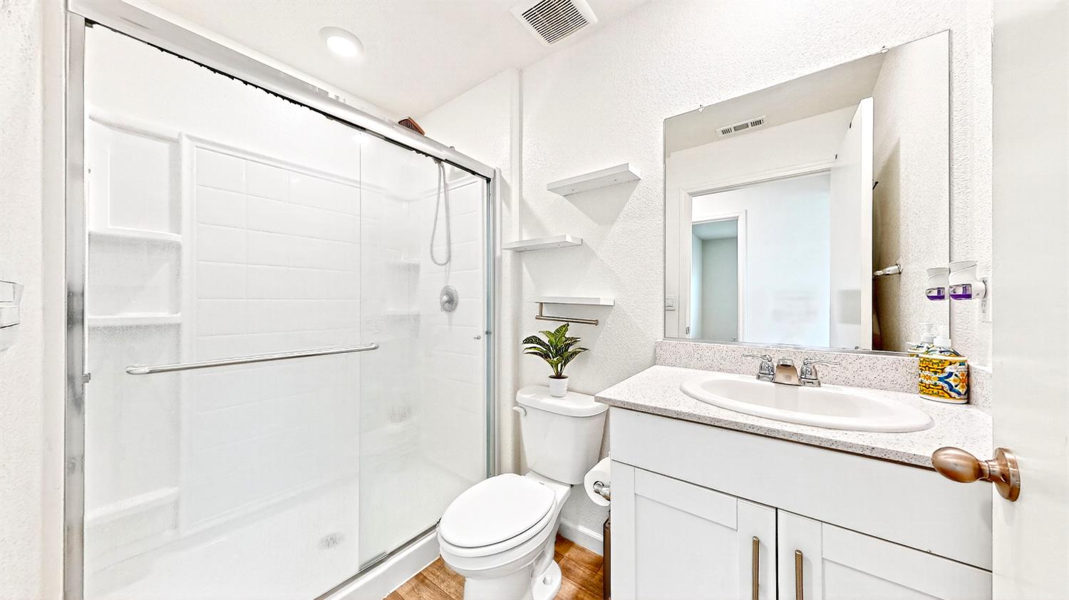 6421 Maple Leaf Ln, Riverbank, CA 95367