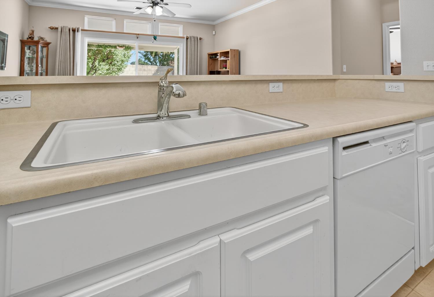 3200 Spring Garden Dr, Turlock, CA 95382