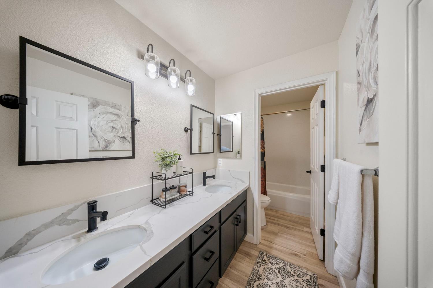 214 Osborne Ct, Ripon, CA 95366