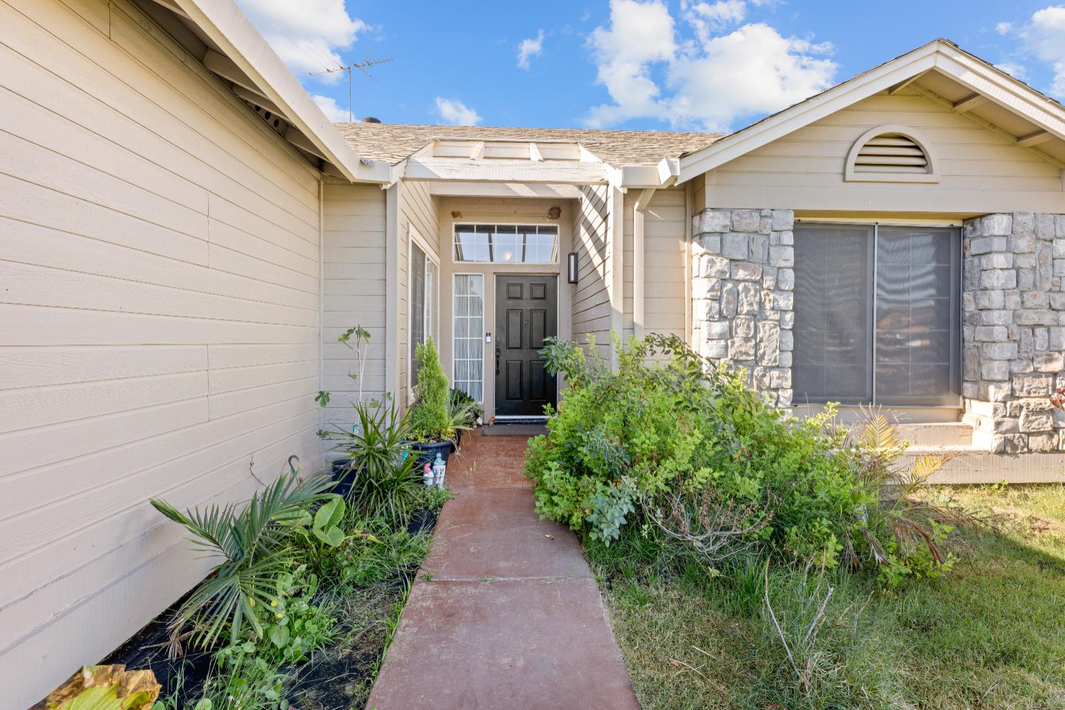 8401 Wilson St, Patterson, CA 95363