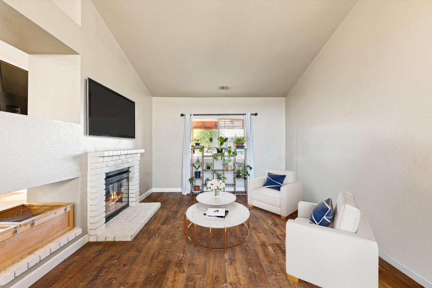 8401 Wilson St, Patterson, CA 95363