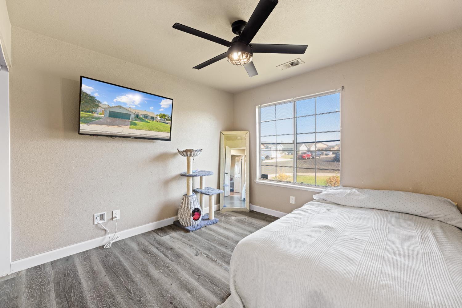 8401 Wilson St, Patterson, CA 95363