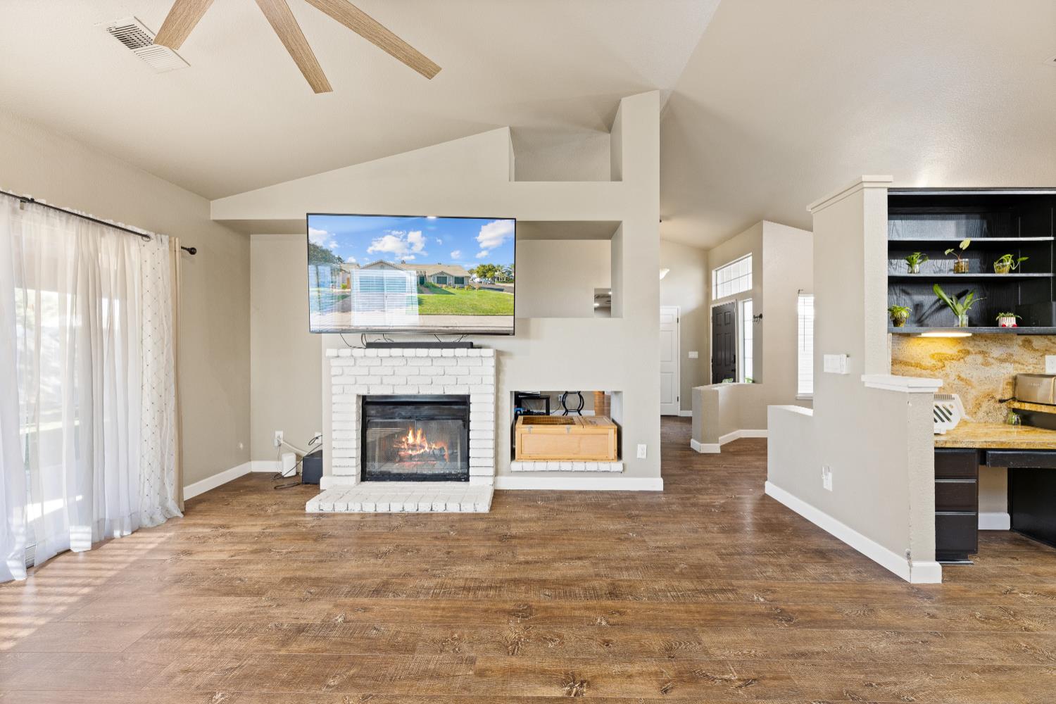 8401 Wilson St, Patterson, CA 95363