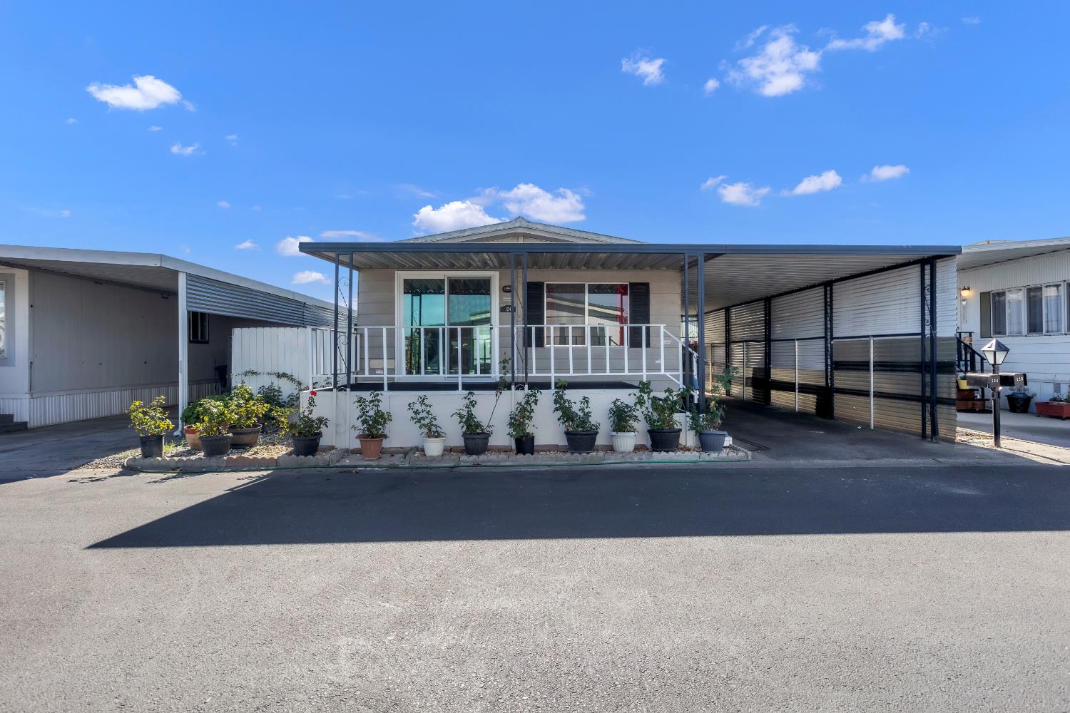 150 Pestana #124, Manteca, CA 95336