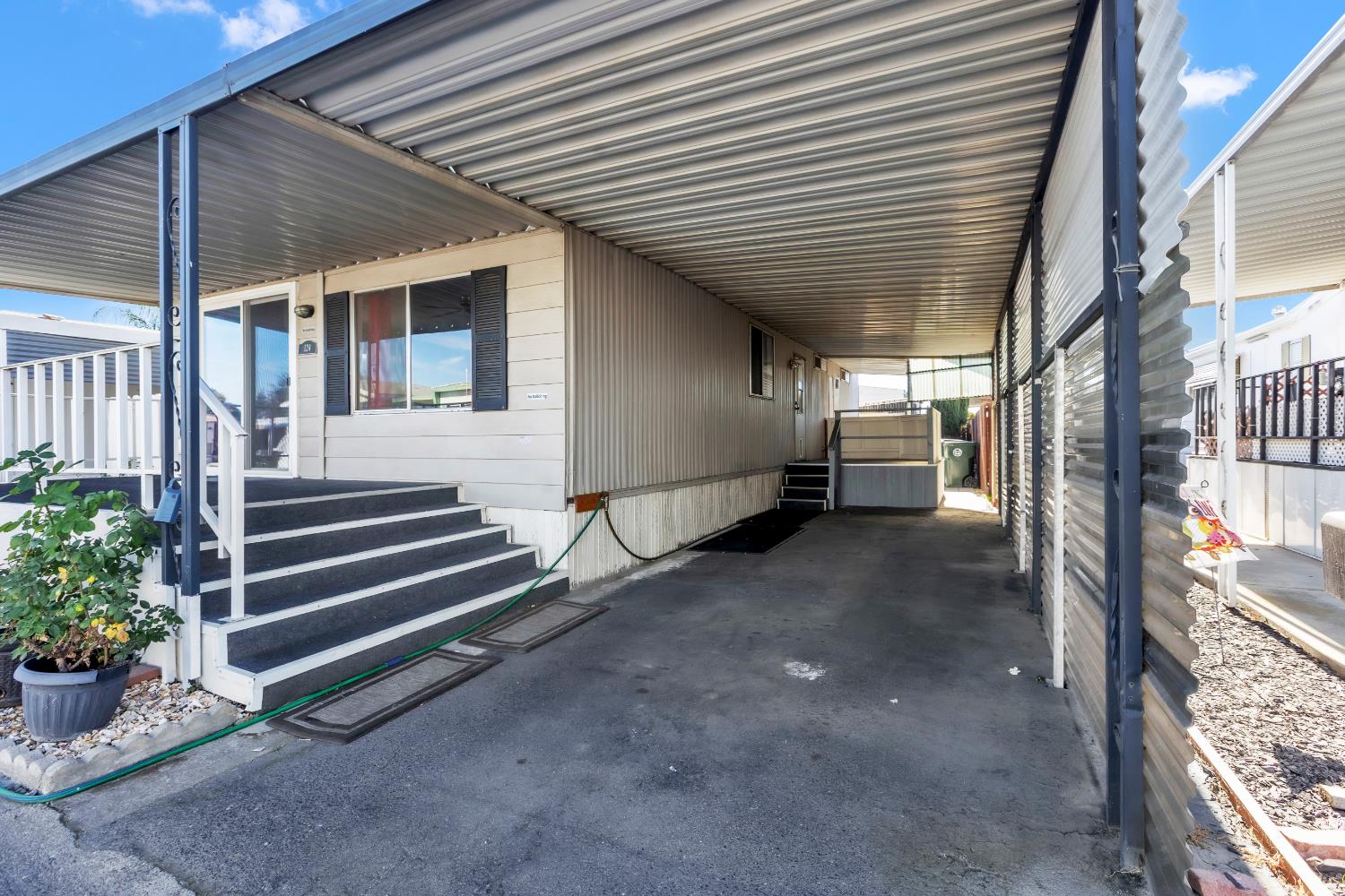 150 Pestana #124, Manteca, CA 95336