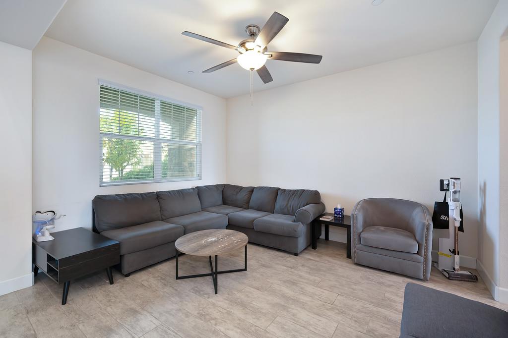 1004 Lavender St, Manteca, CA 95337