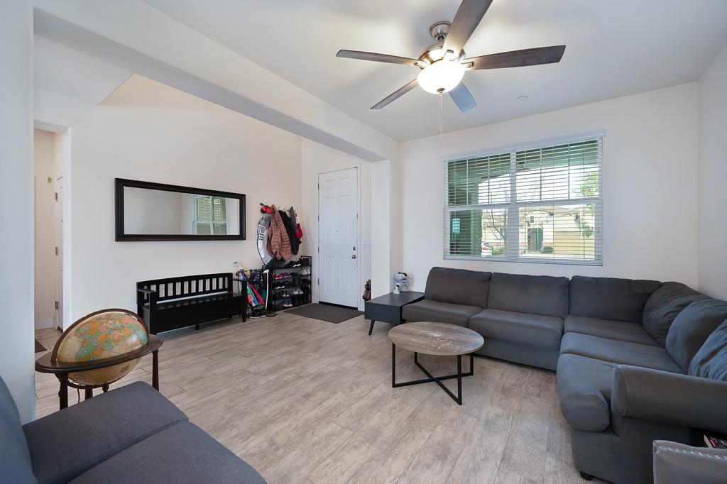 1004 Lavender St, Manteca, CA 95337