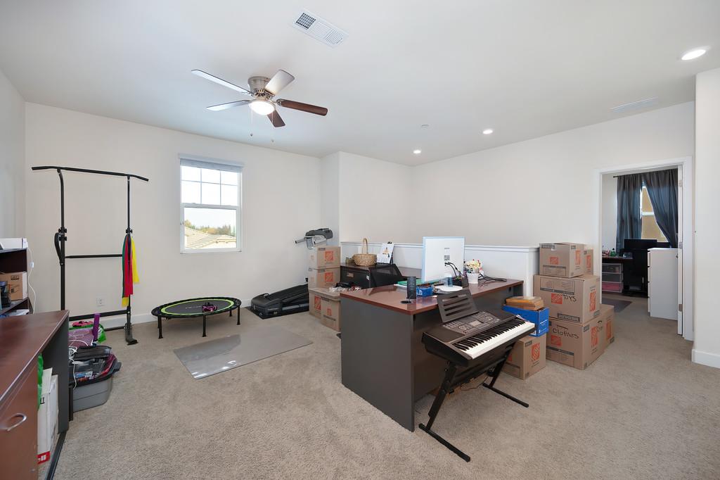 1004 Lavender St, Manteca, CA 95337