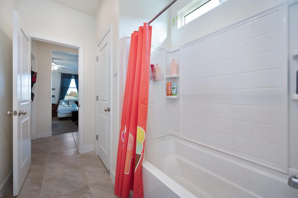 1004 Lavender St, Manteca, CA 95337