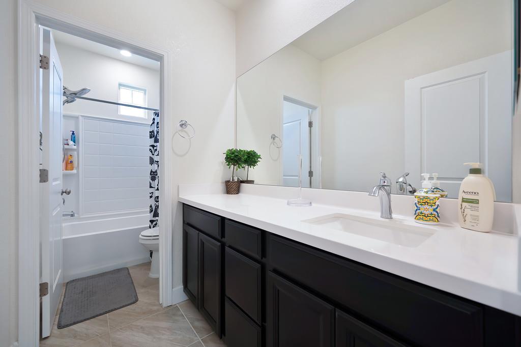 1004 Lavender St, Manteca, CA 95337