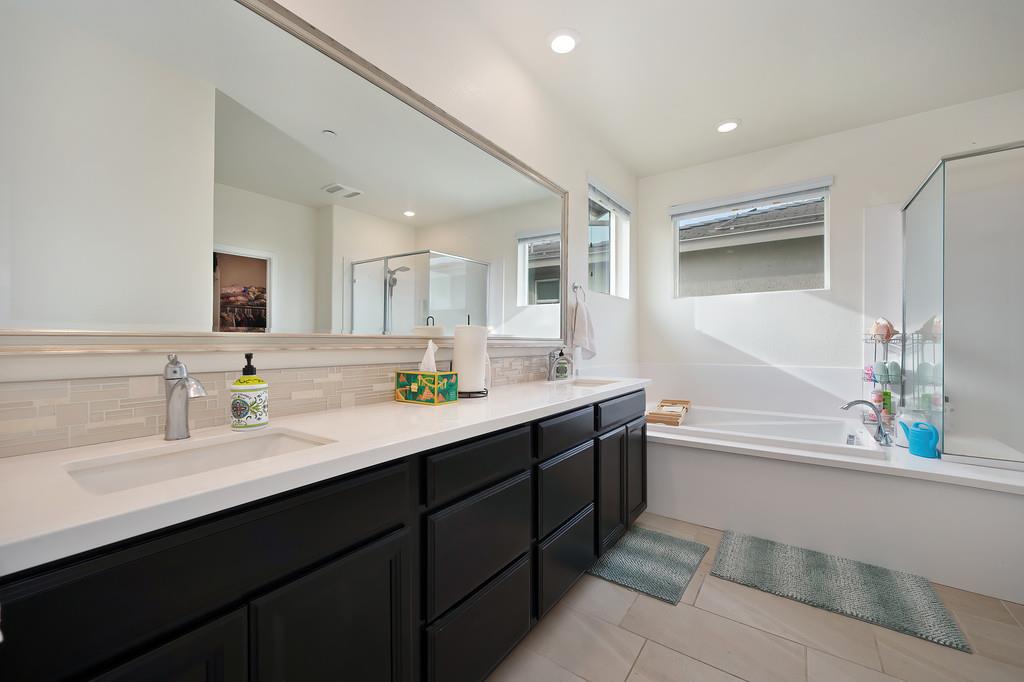 1004 Lavender St, Manteca, CA 95337