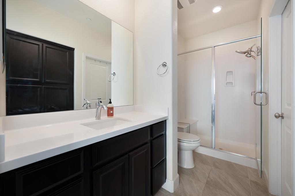 1004 Lavender St, Manteca, CA 95337