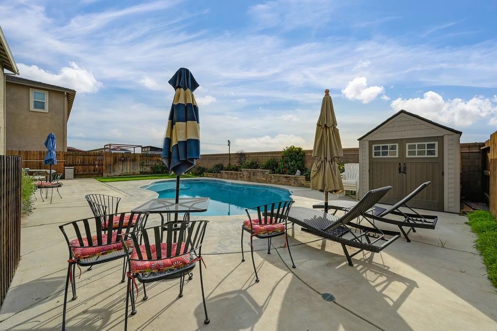 1004 Lavender St, Manteca, CA 95337