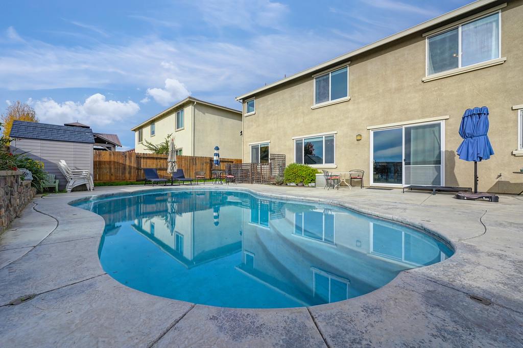 1004 Lavender St, Manteca, CA 95337