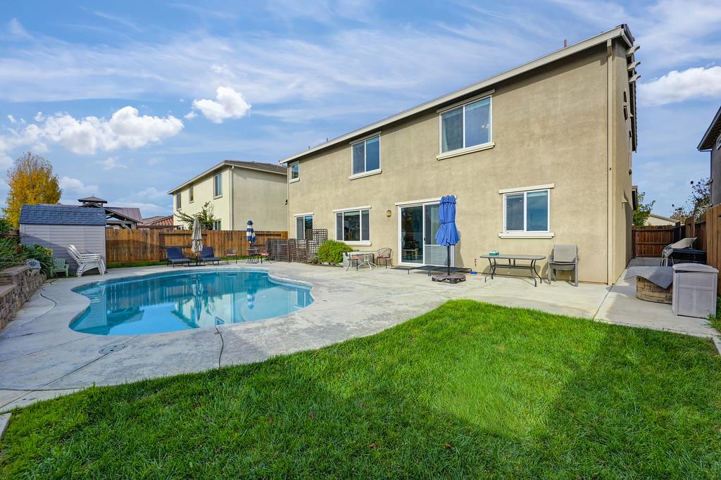 1004 Lavender St, Manteca, CA 95337